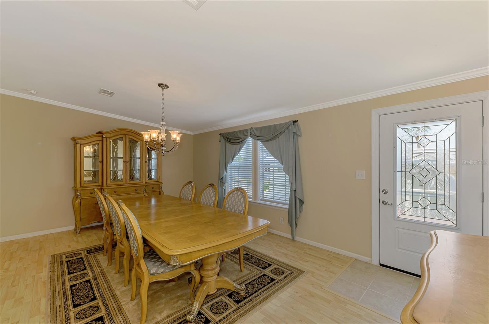 Image 9 of 82 For 621 Gloriosa Drive