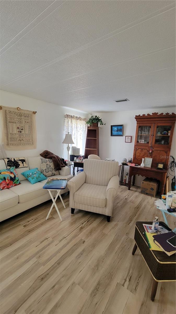 Image 15 of 28 For 232 La Rosas