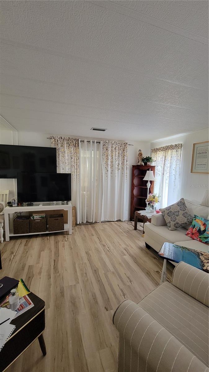 Image 16 of 28 For 232 La Rosas