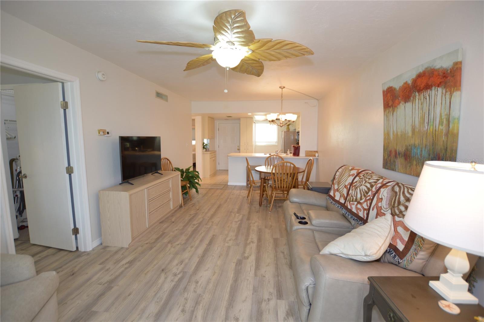 Image 15 of 39 For 12538 Kingsway Circle 1602