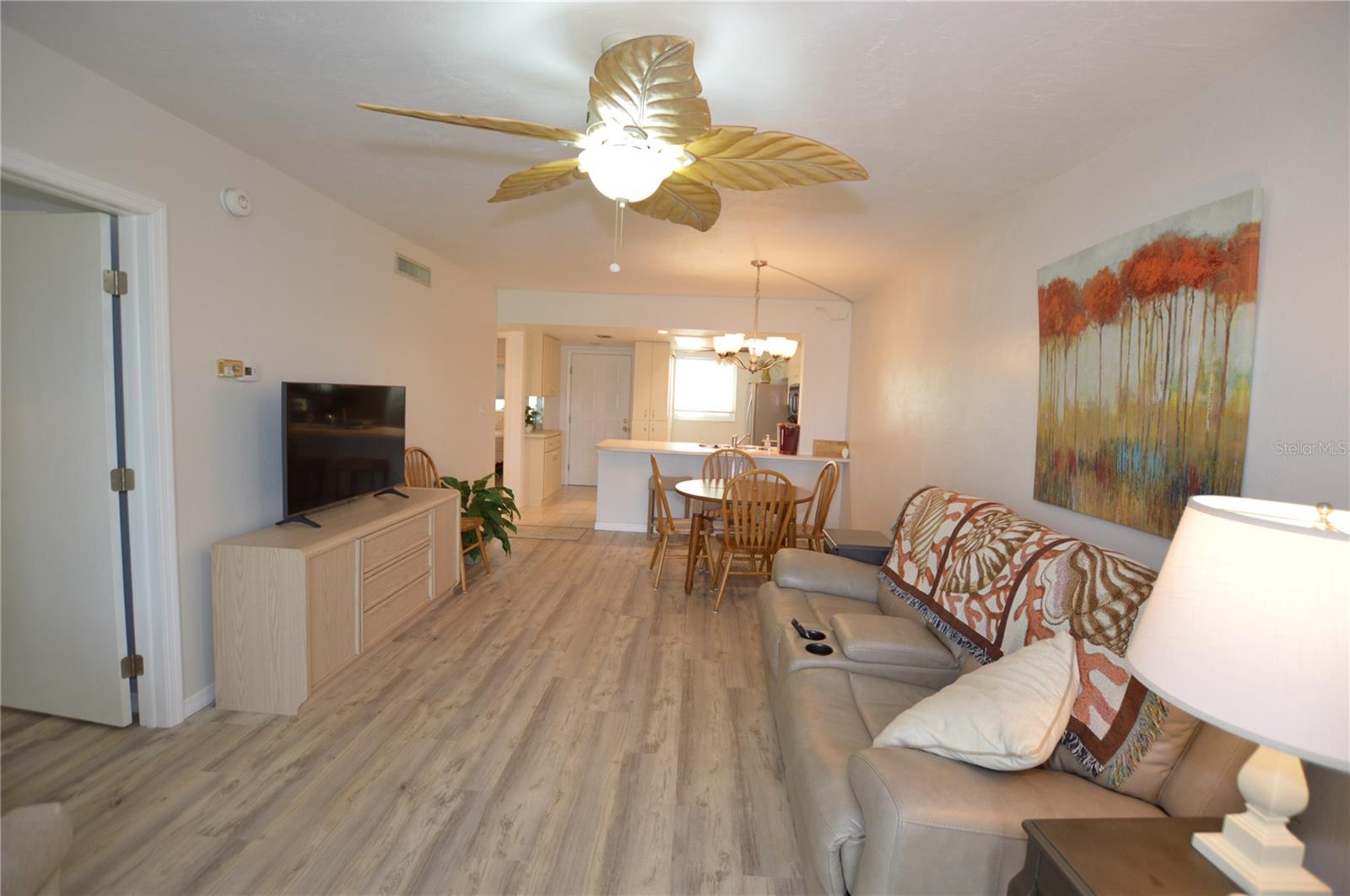 Image 16 of 39 For 12538 Kingsway Circle 1602