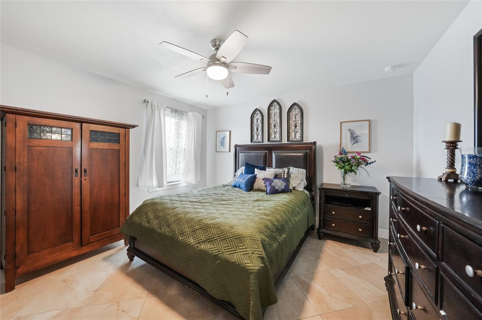Image 18 of 39 For 2515 Sherman Oak Drive