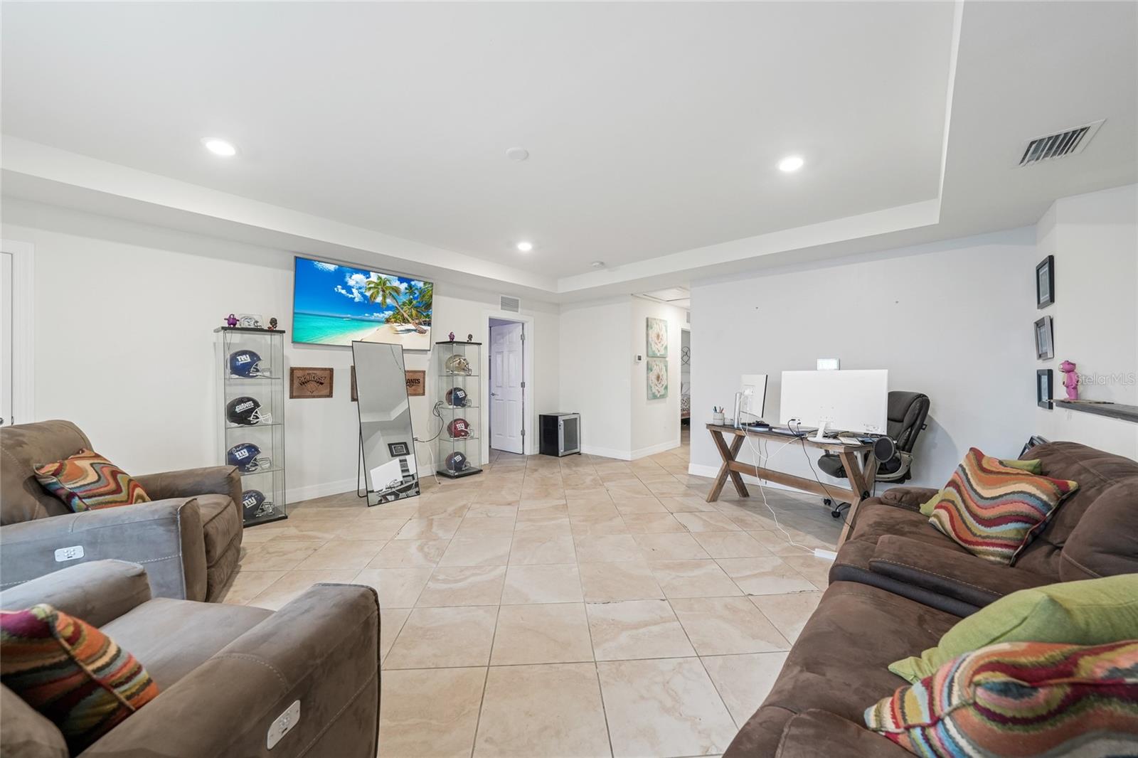Image 22 of 39 For 2515 Sherman Oak Drive