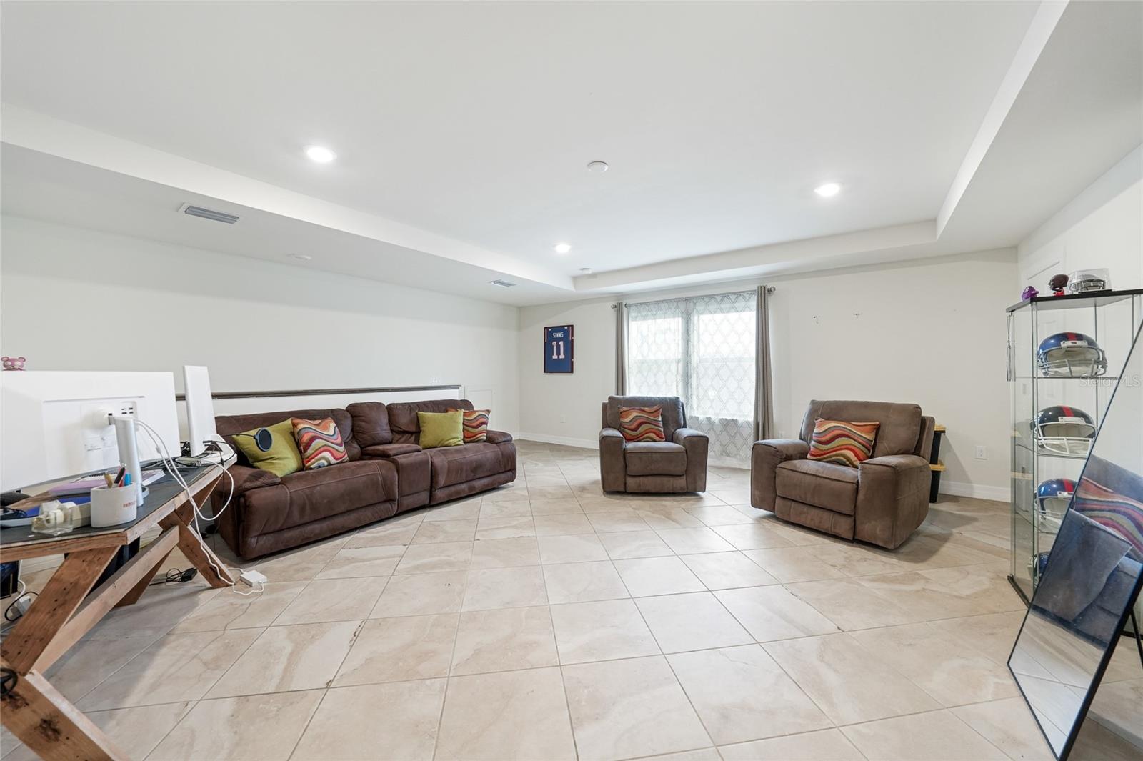 Image 23 of 39 For 2515 Sherman Oak Drive