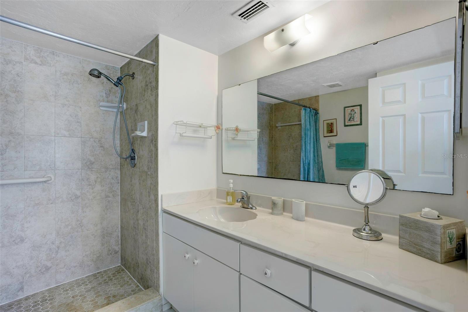 Image 23 of 26 For 3310 Loveland Boulevard 2304
