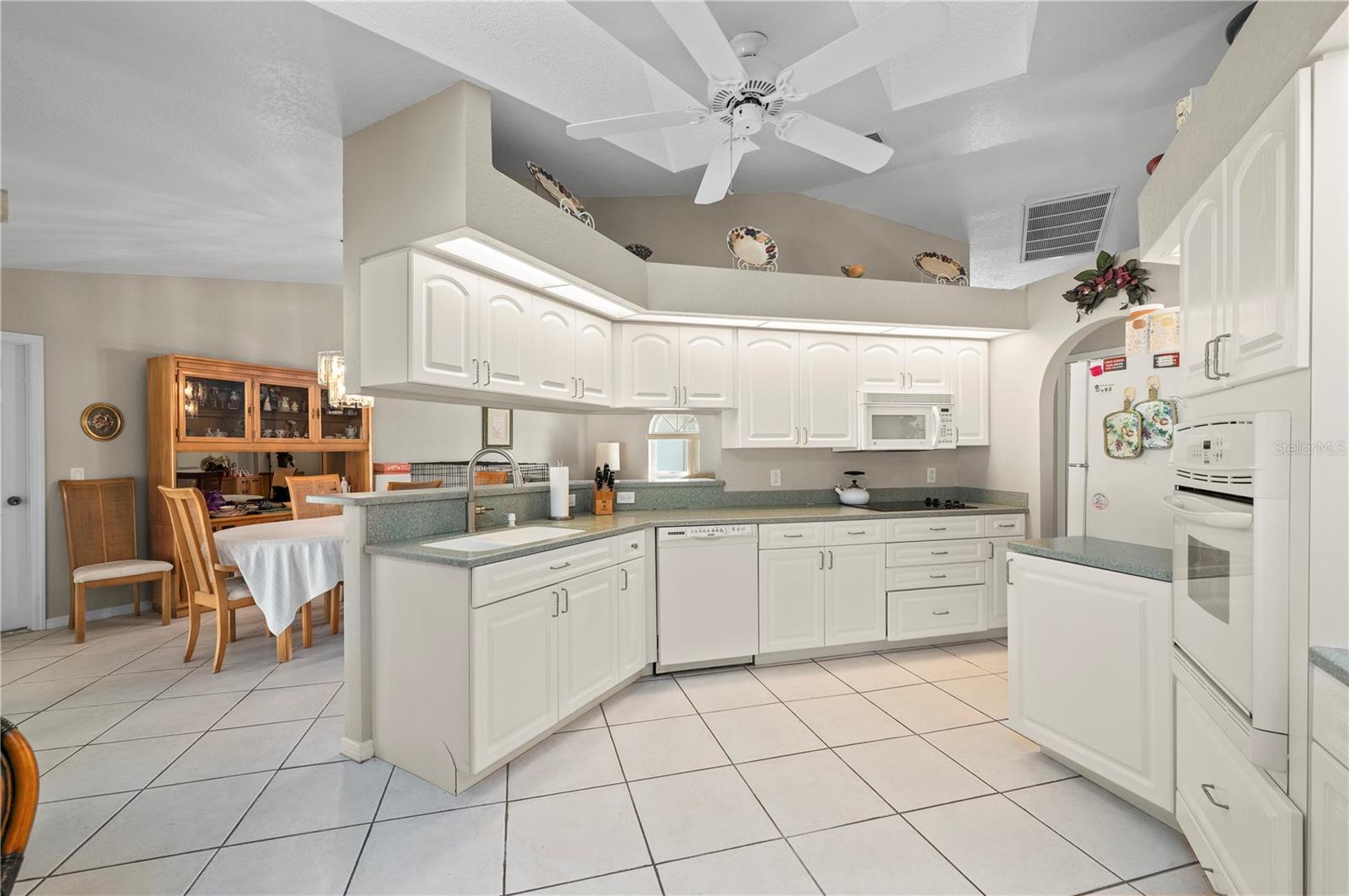 Image 18 of 66 For 891 Bayard Street