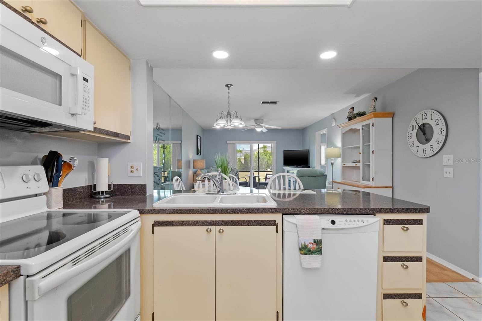 Image 15 of 47 For 25275 Rampart Boulevard 1504