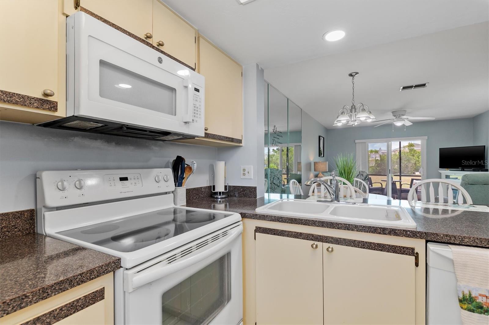 Image 16 of 47 For 25275 Rampart Boulevard 1504