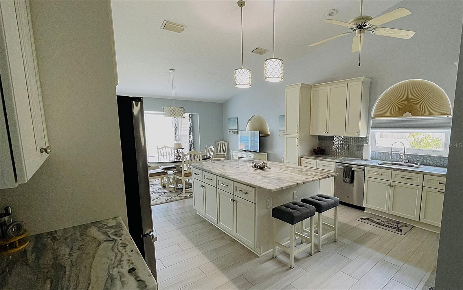 Image 18 of 99 For 2399 Bendway Drive