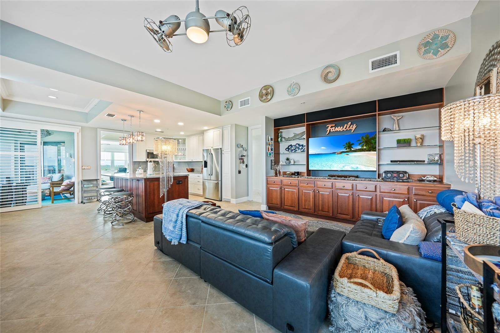Image 10 of 46 For 2590 Beach Road 5