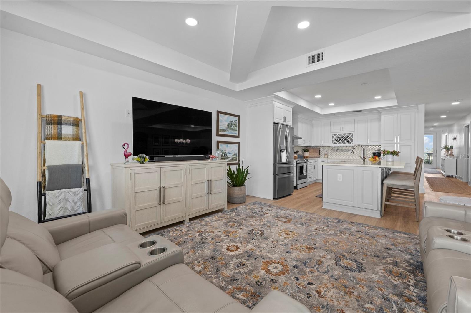 Image 4 of 63 For 1425 Park Beach Circle 1310