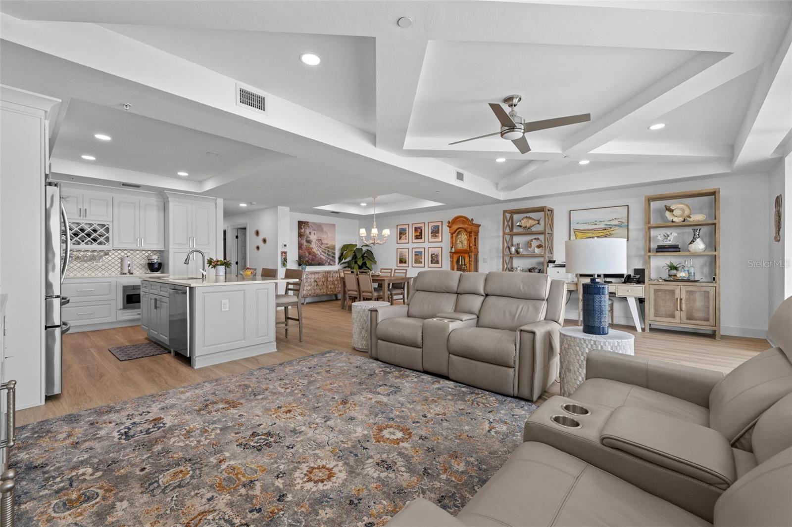 Image 5 of 63 For 1425 Park Beach Circle 1310
