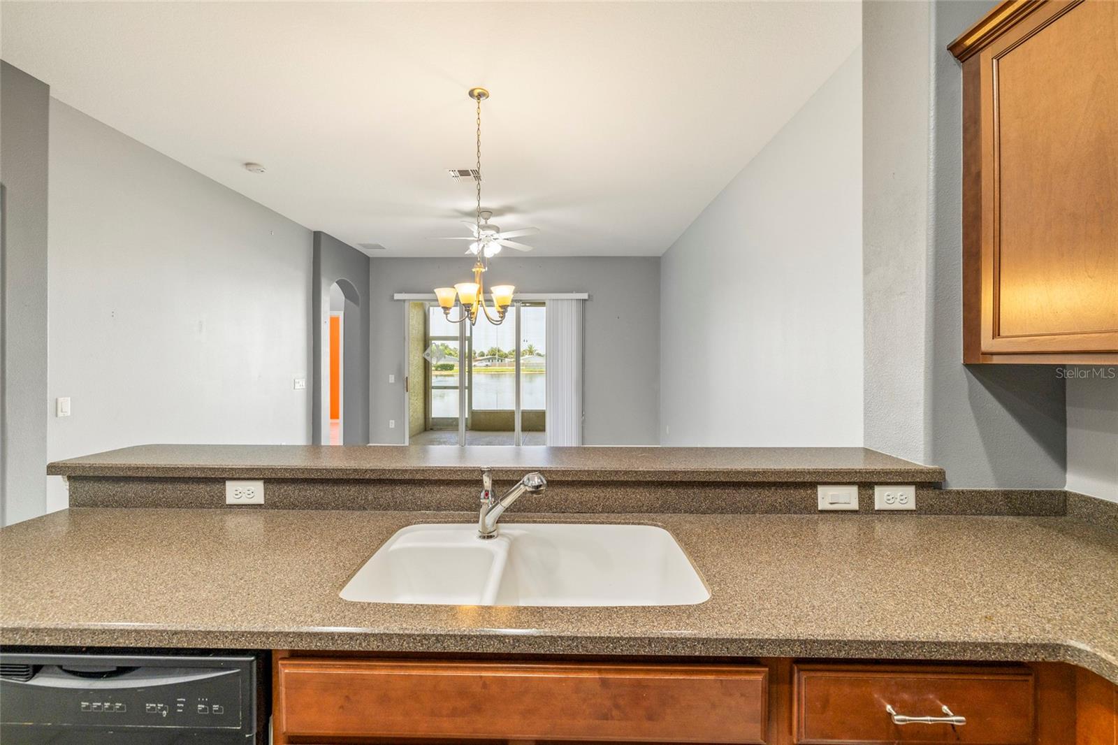 Image 15 of 35 For 24016 Buckingham Way