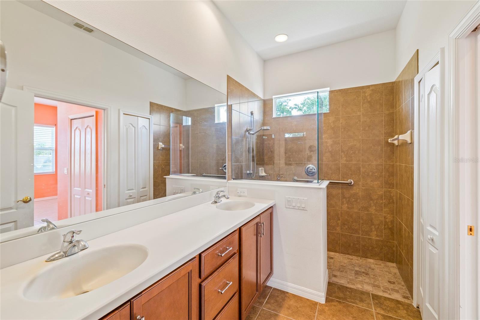 Image 21 of 35 For 24016 Buckingham Way