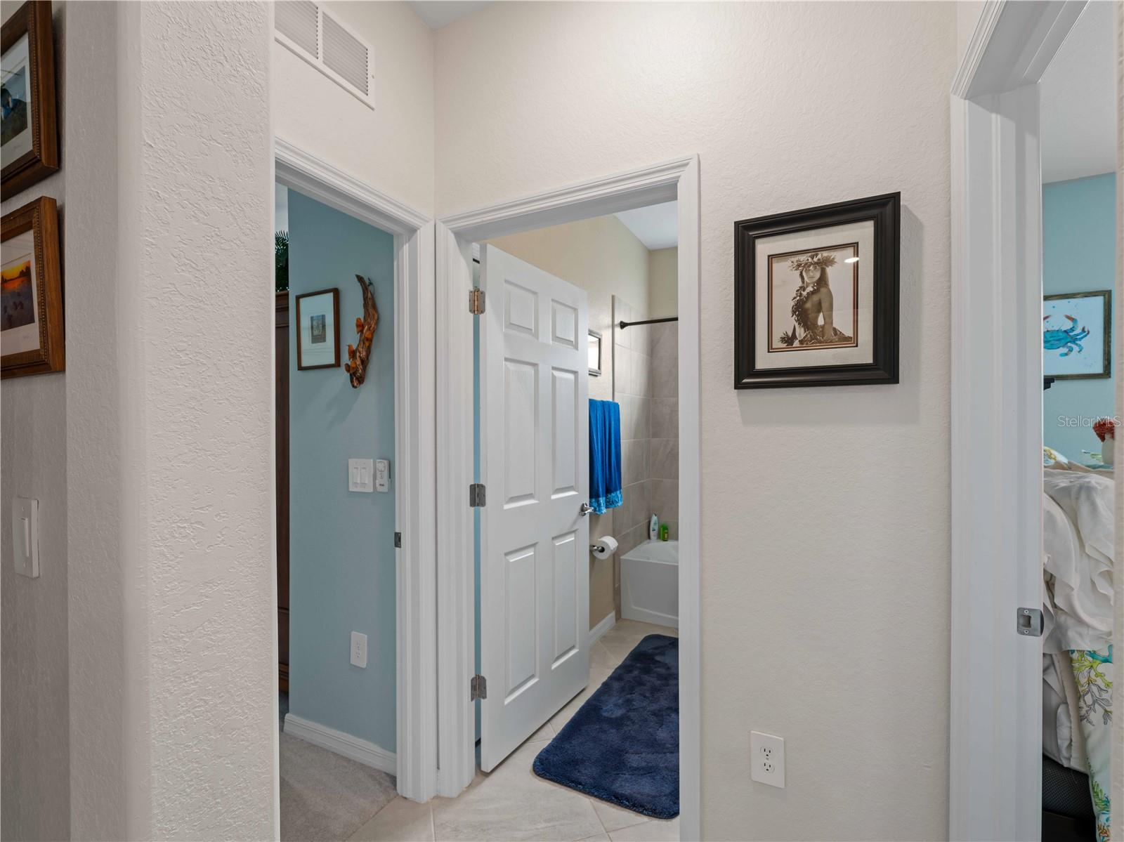 Image 18 of 50 For 17857 Woodland Court