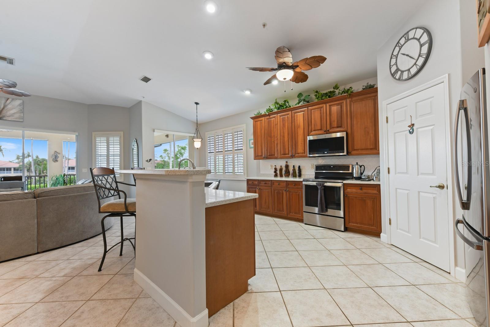 Image 10 of 61 For 3328 Sunset Key Circle D