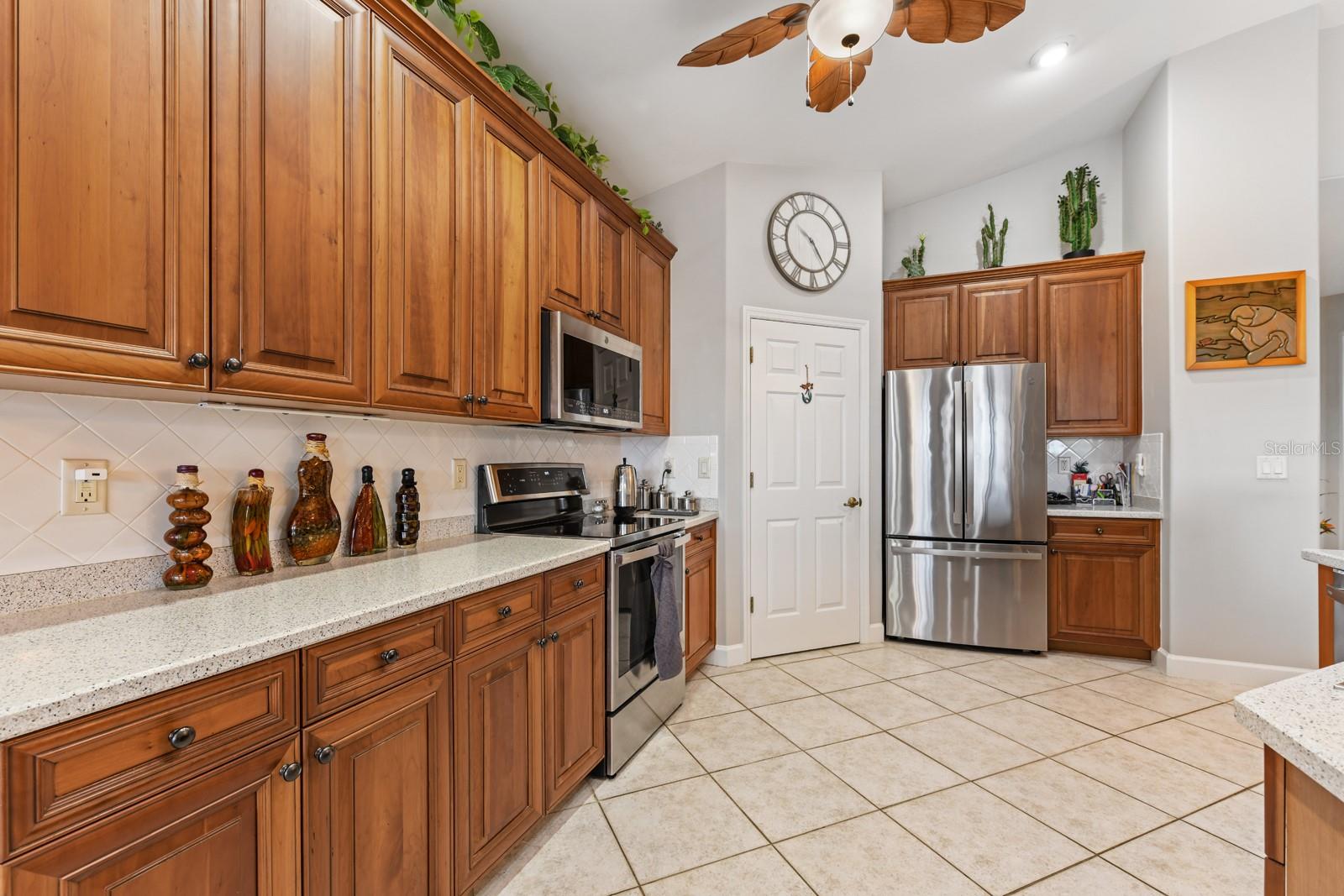 Image 12 of 61 For 3328 Sunset Key Circle D