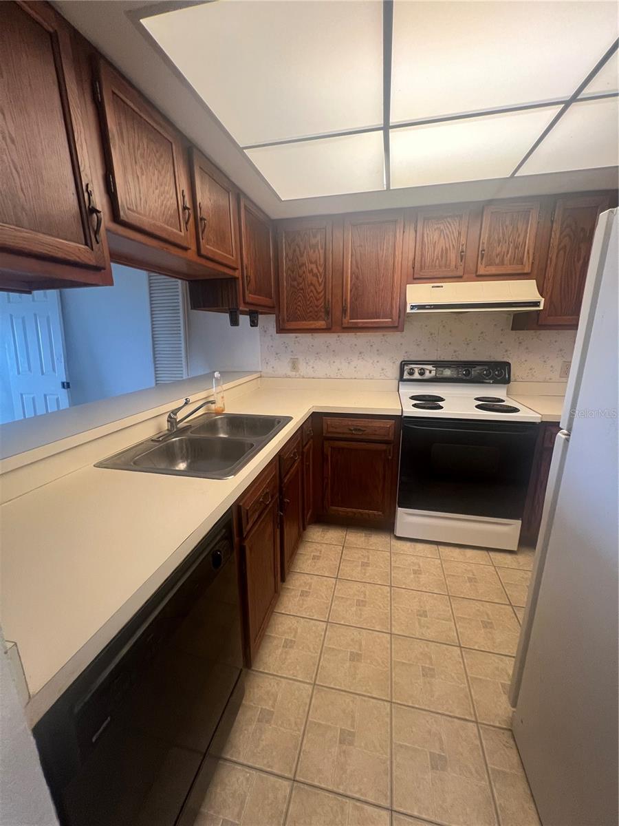 Image 3 of 8 For 25188 Marion Avenue F202