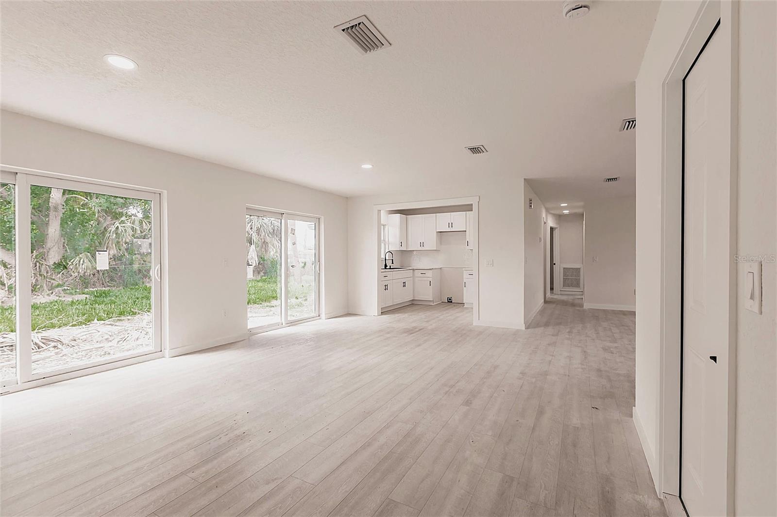 Image 11 of 38 For 37 Oakland Hills Court