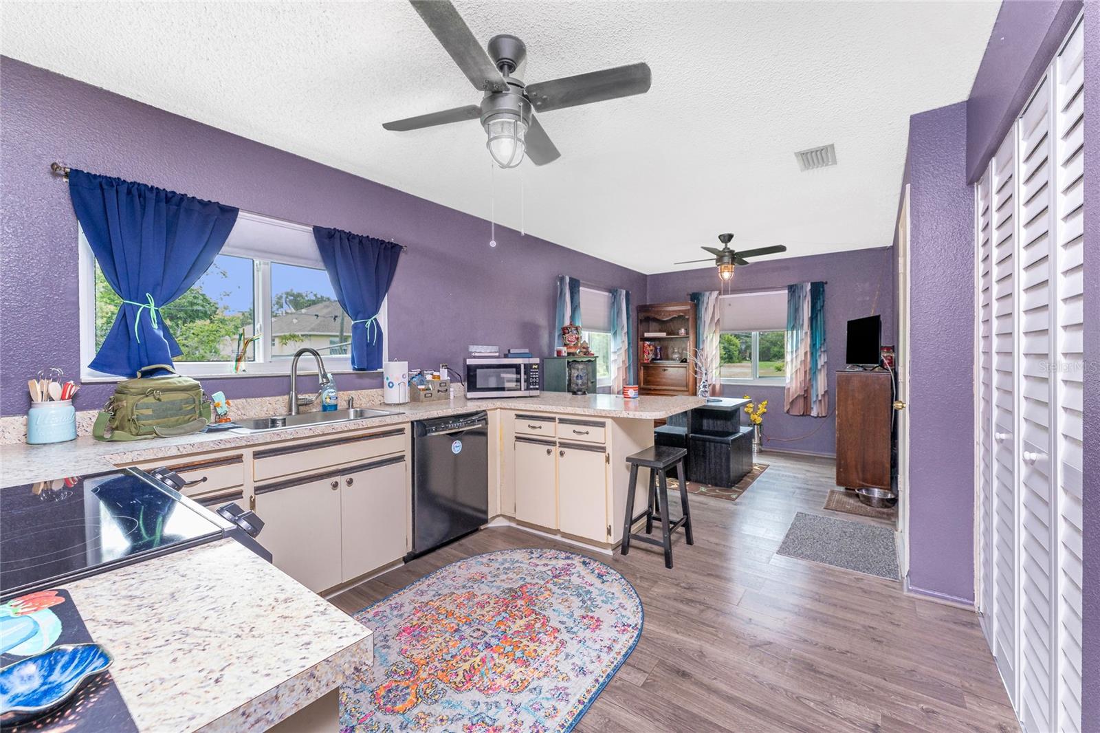 Image 16 of 57 For 4583 Salford Boulevard