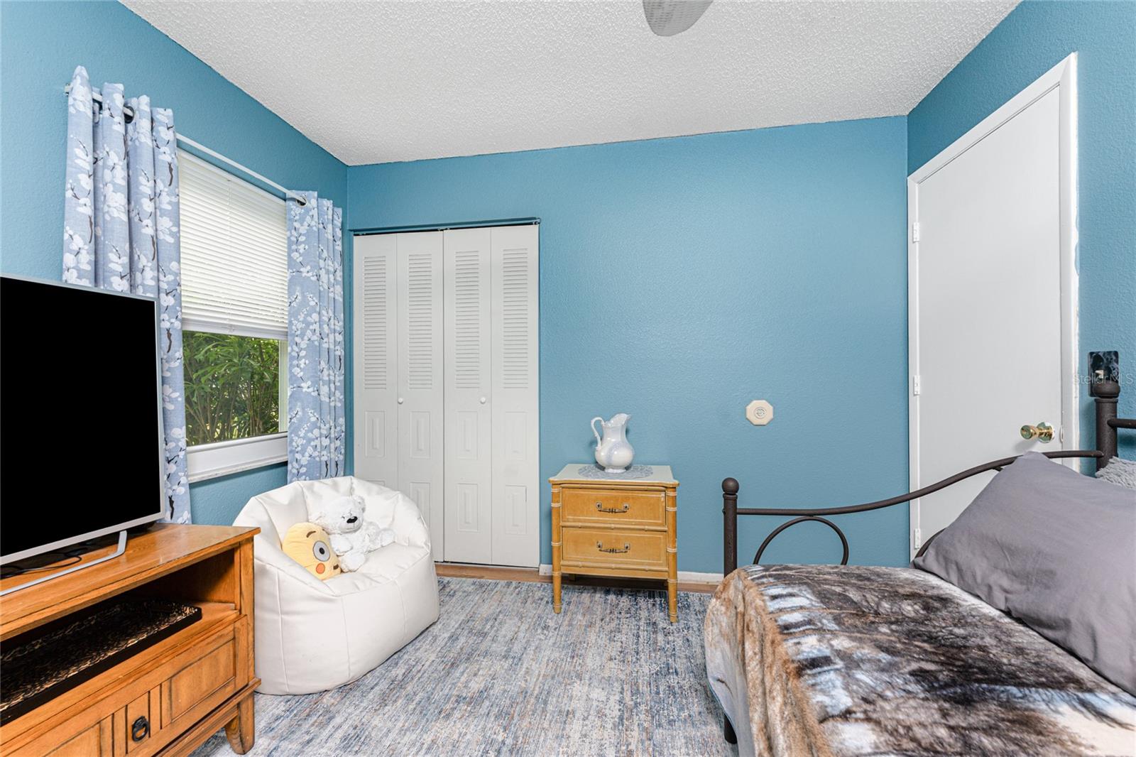 Image 33 of 57 For 4583 Salford Boulevard