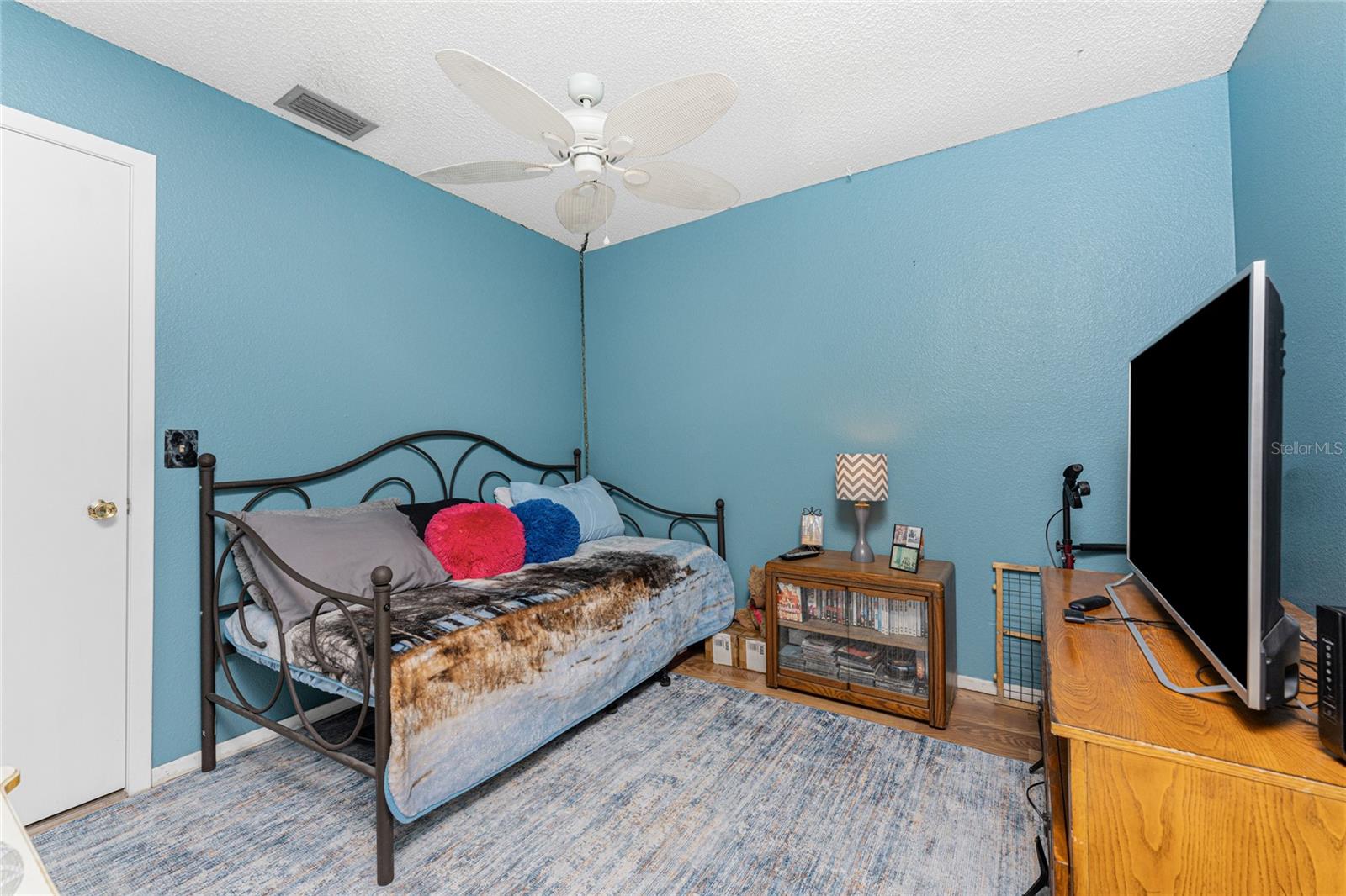Image 34 of 57 For 4583 Salford Boulevard