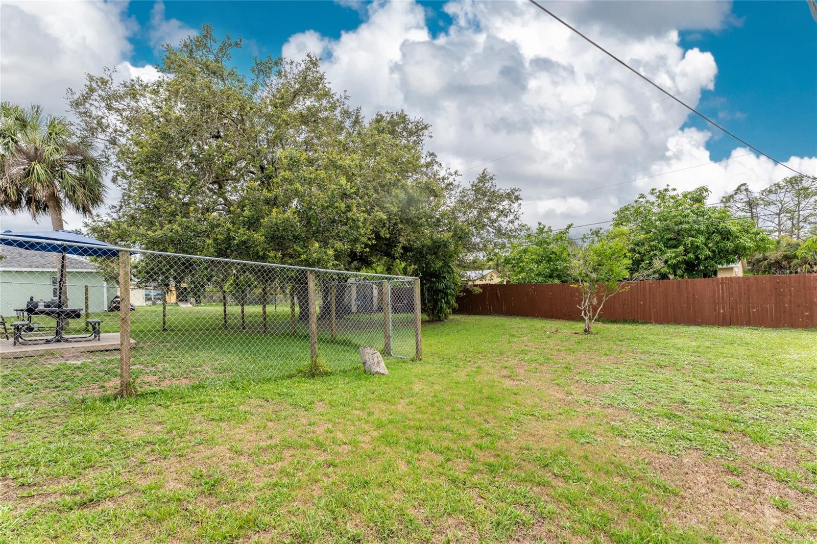 Image 36 of 57 For 4583 Salford Boulevard