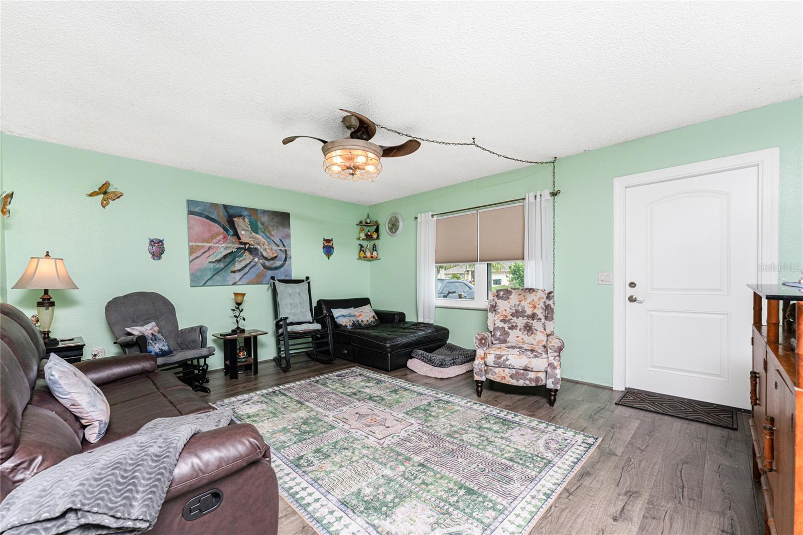 Image 4 of 57 For 4583 Salford Boulevard