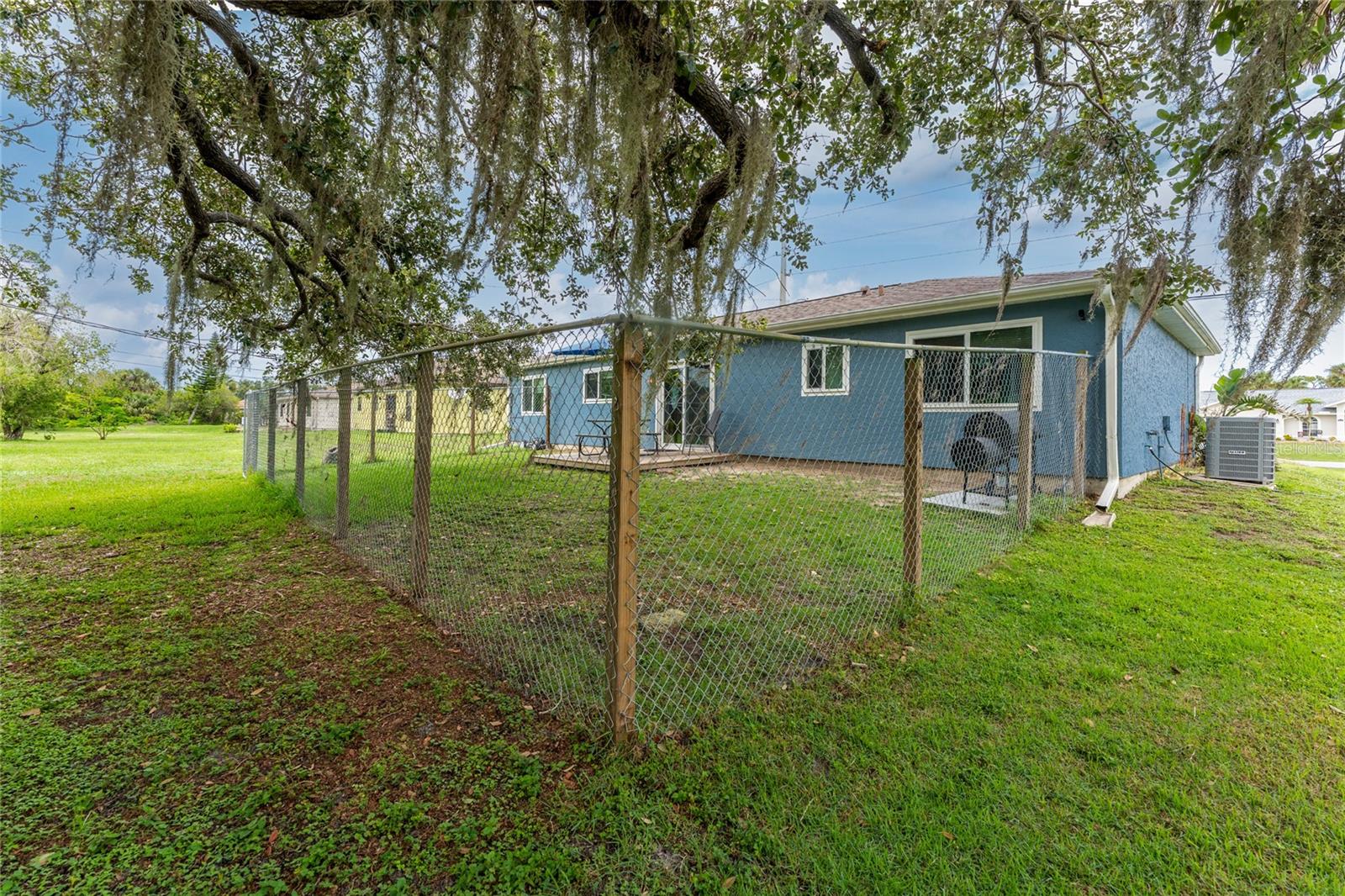 Image 47 of 57 For 4583 Salford Boulevard