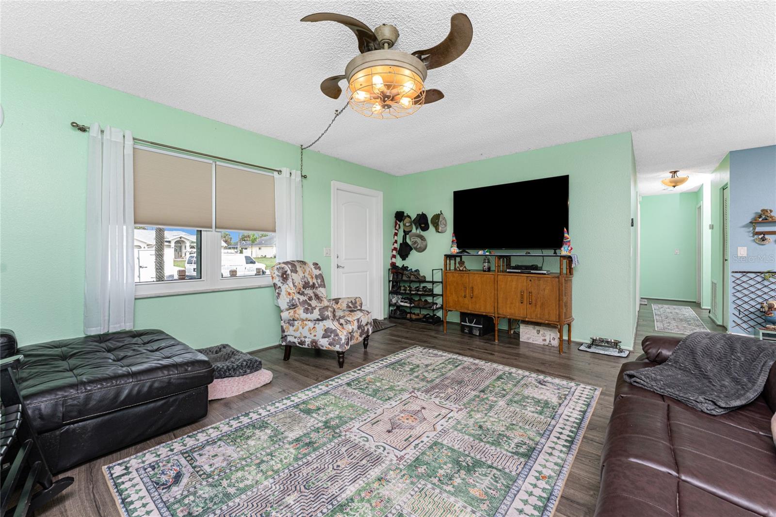 Image 6 of 57 For 4583 Salford Boulevard