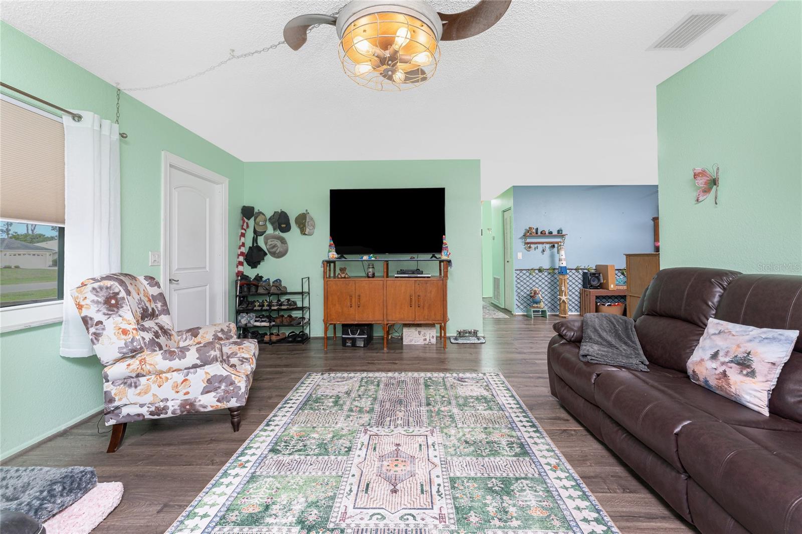 Image 7 of 57 For 4583 Salford Boulevard
