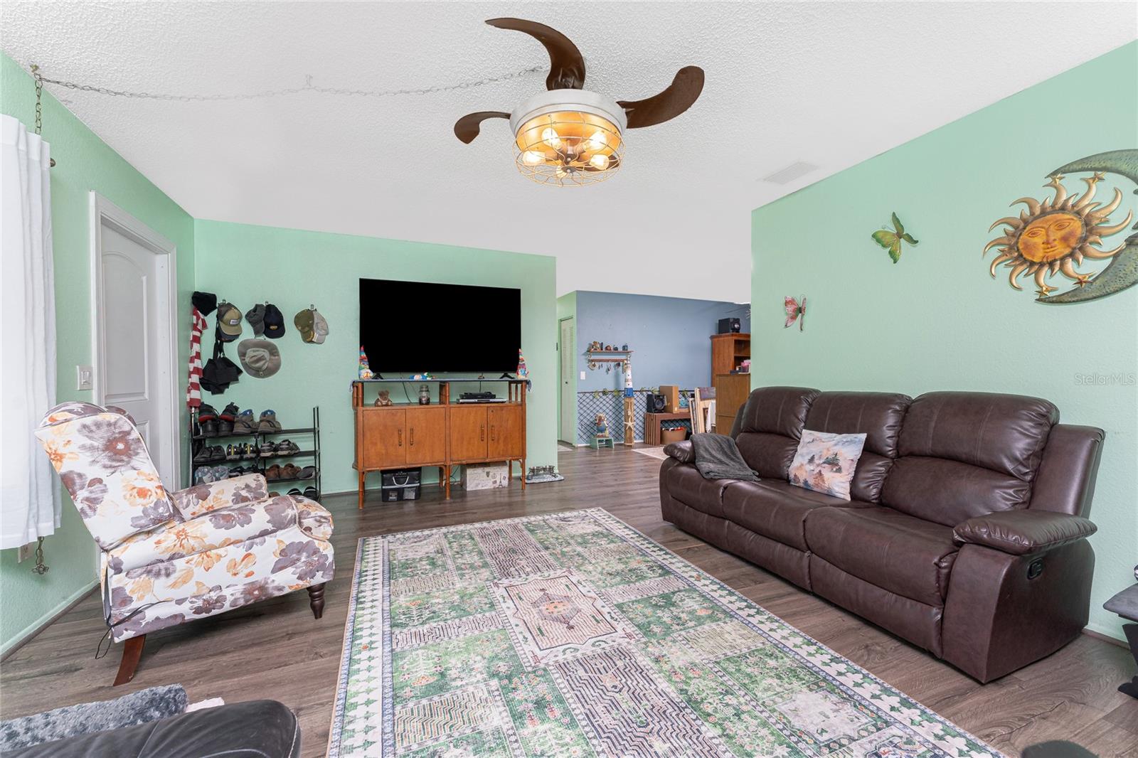Image 8 of 57 For 4583 Salford Boulevard