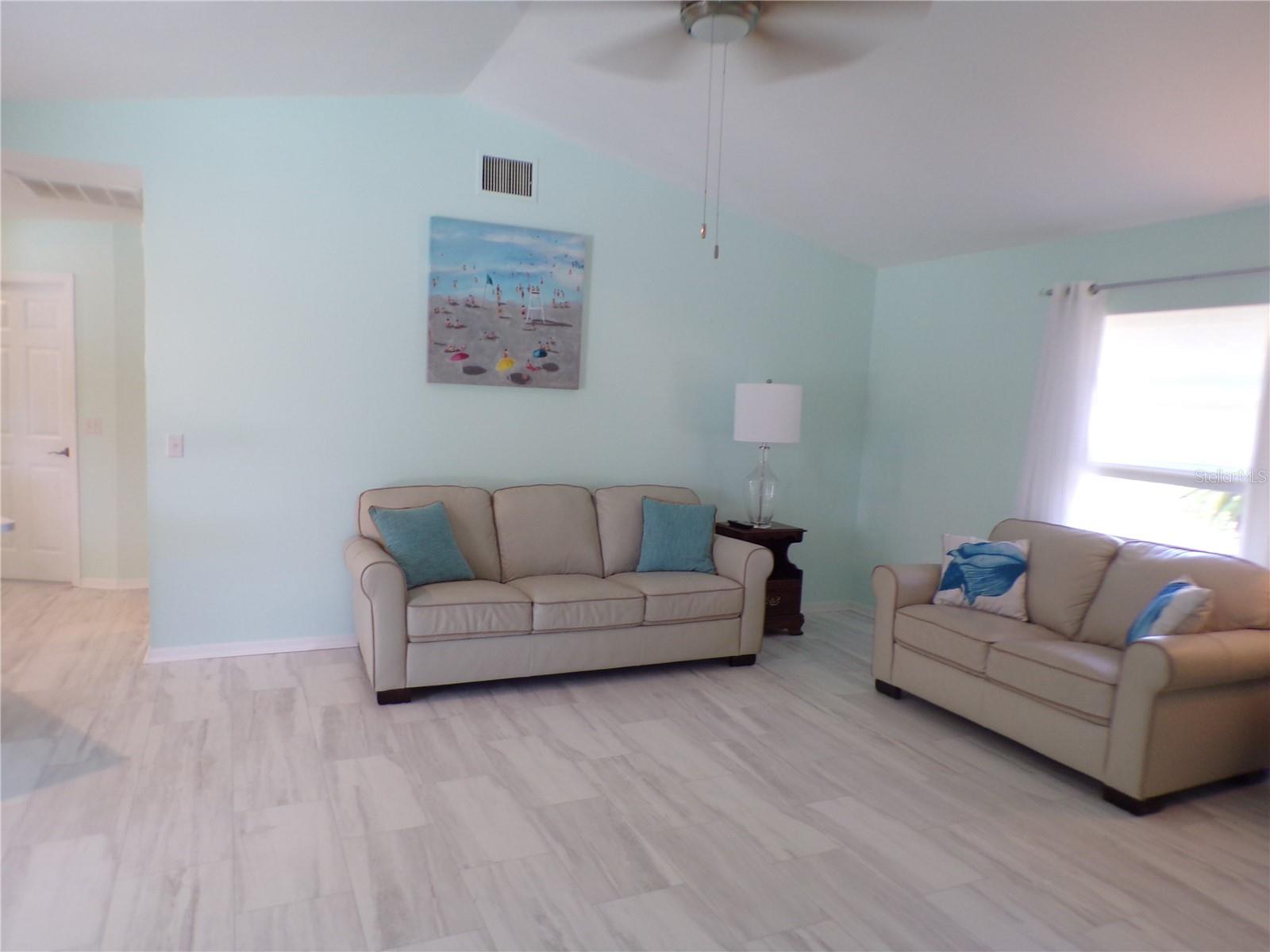 Image 11 of 57 For 15624 Hennipen Circle