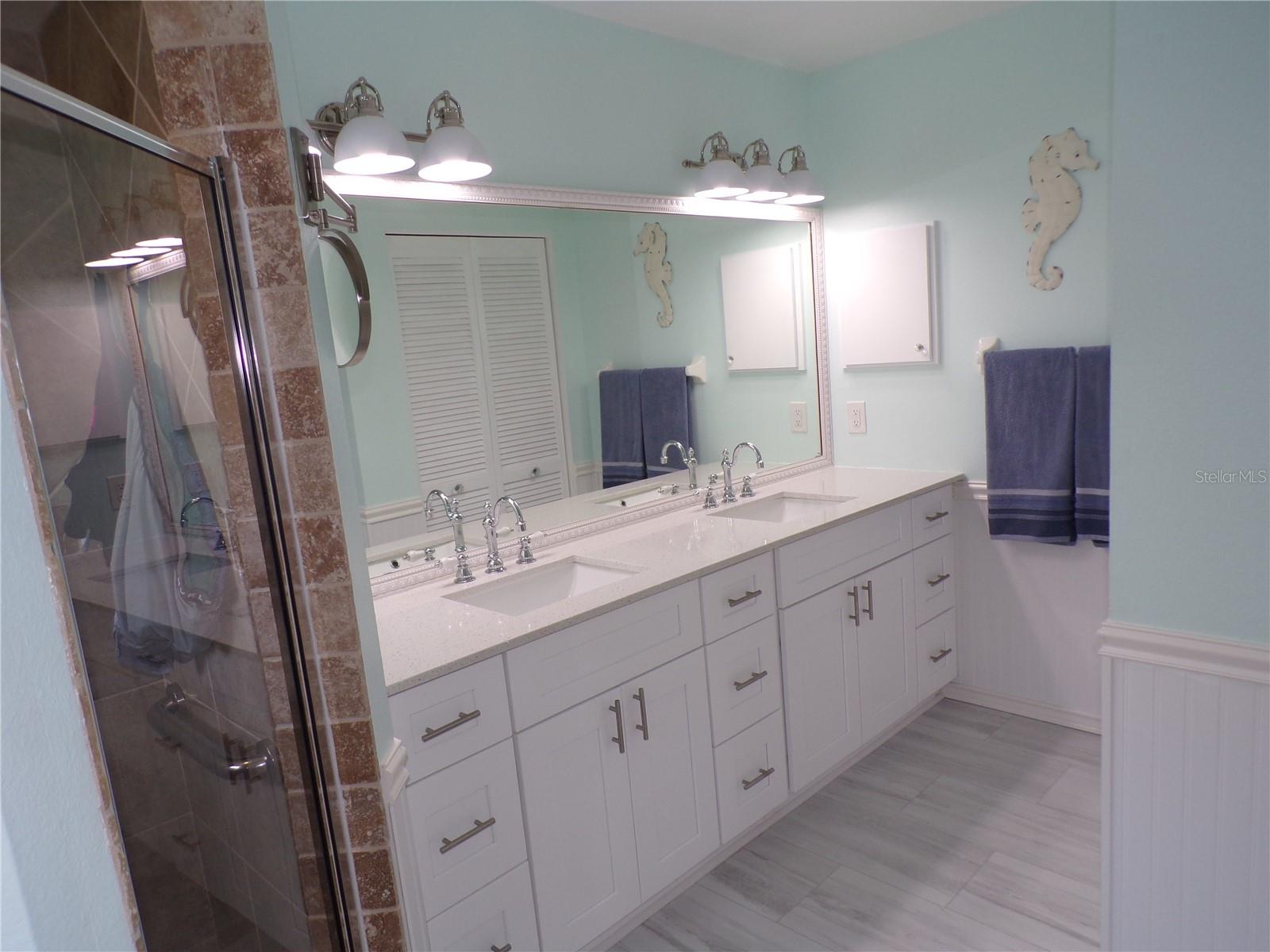 Image 14 of 57 For 15624 Hennipen Circle