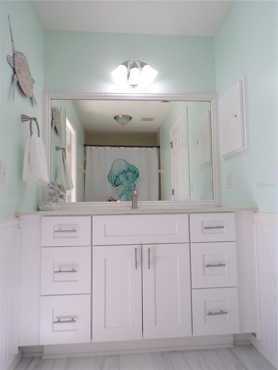 Image 20 of 57 For 15624 Hennipen Circle