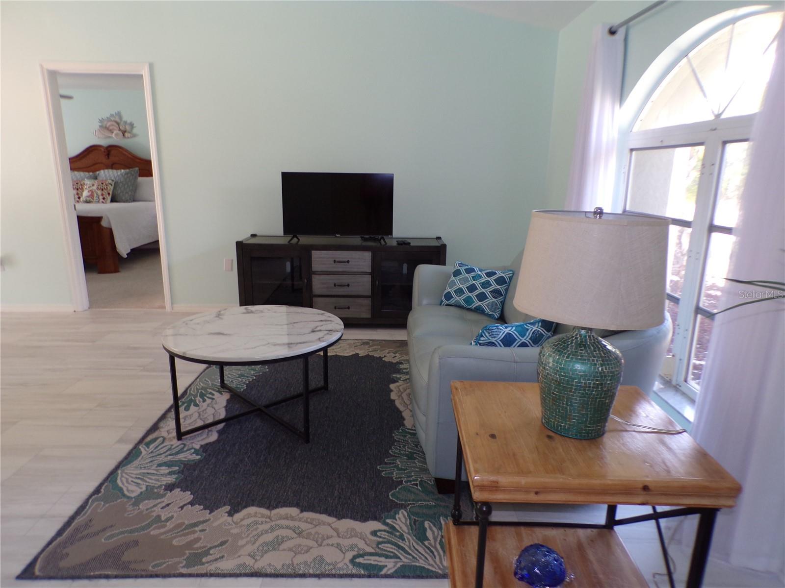 Image 4 of 57 For 15624 Hennipen Circle