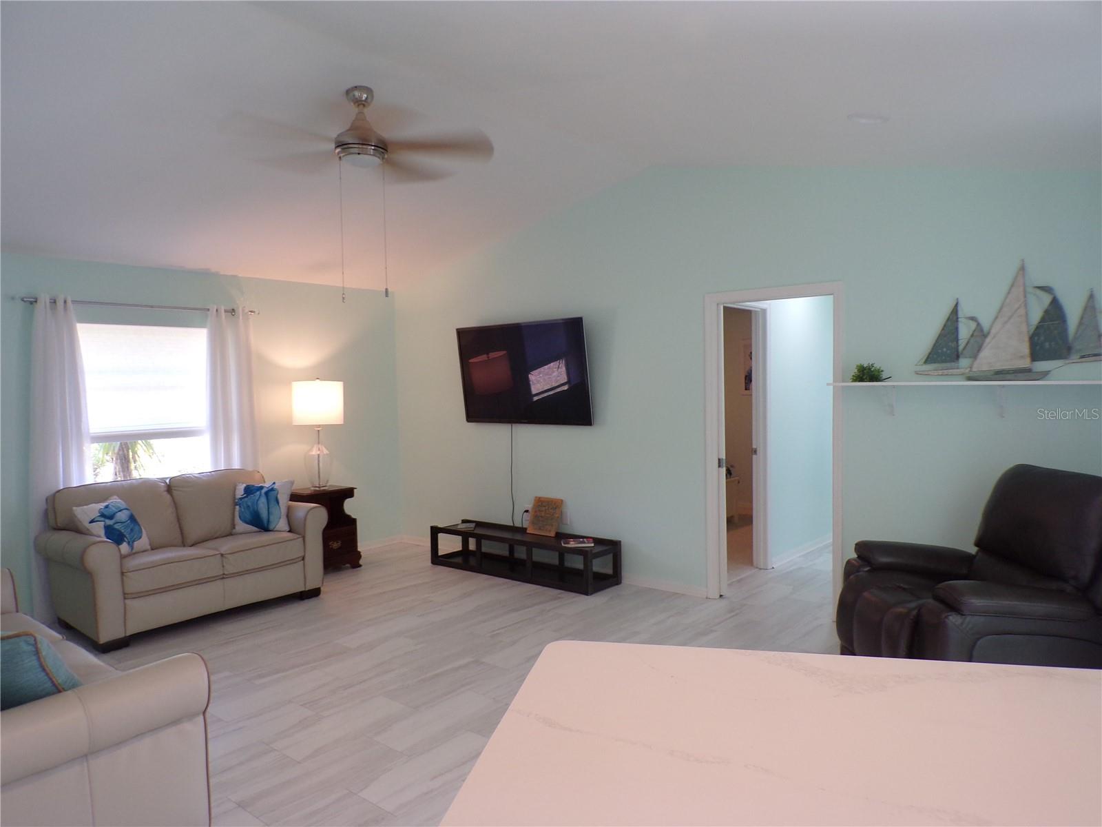 Image 41 of 57 For 15624 Hennipen Circle
