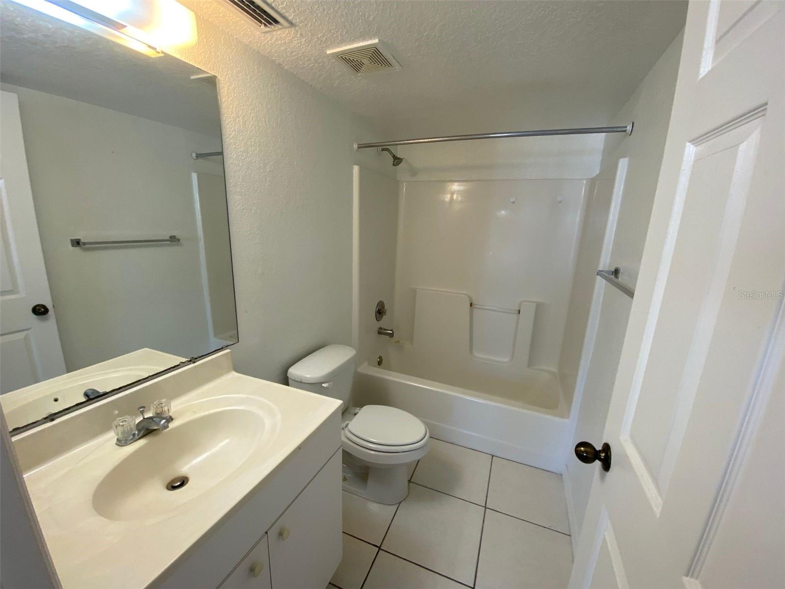 Image 5 of 10 For 25050 Sandhill Boulevard B1