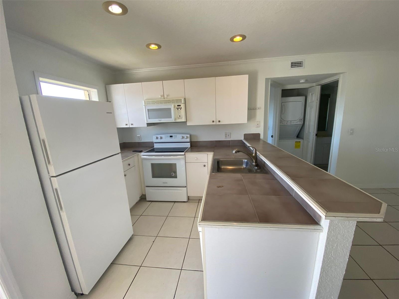 Image 7 of 10 For 25050 Sandhill Boulevard B1