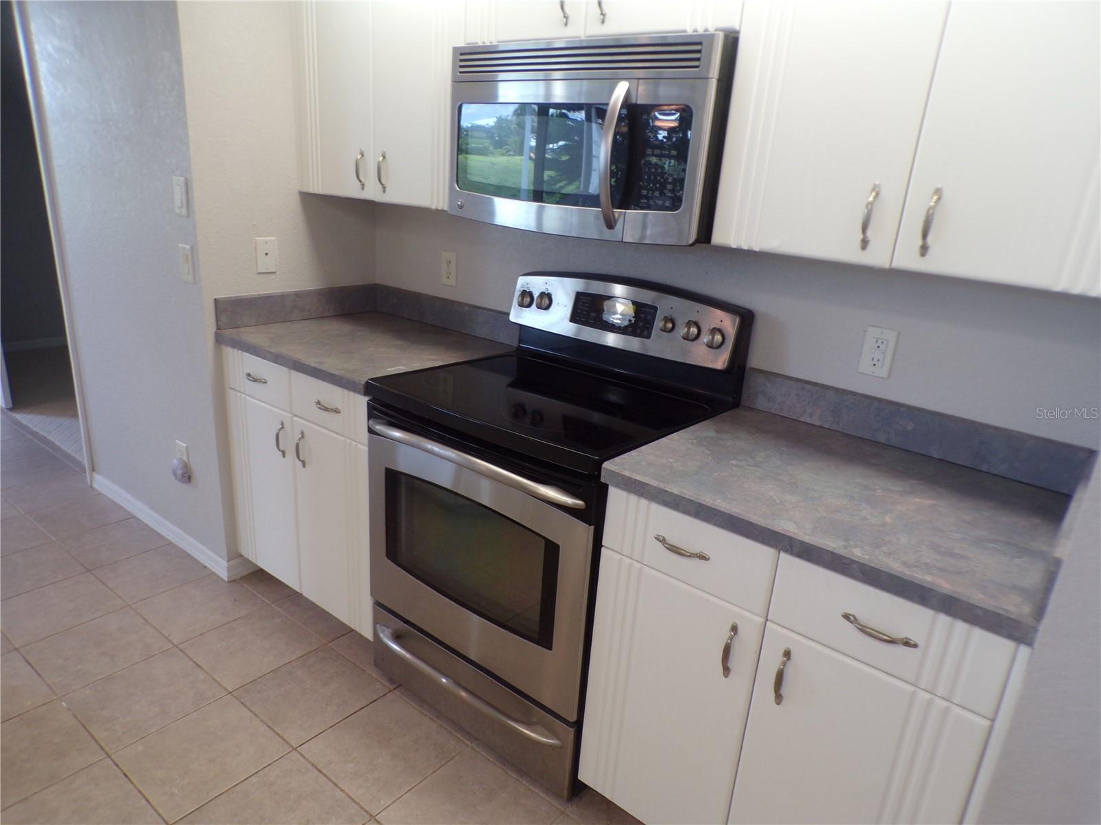 Image 3 of 43 For 2732 Royal Palm Drive