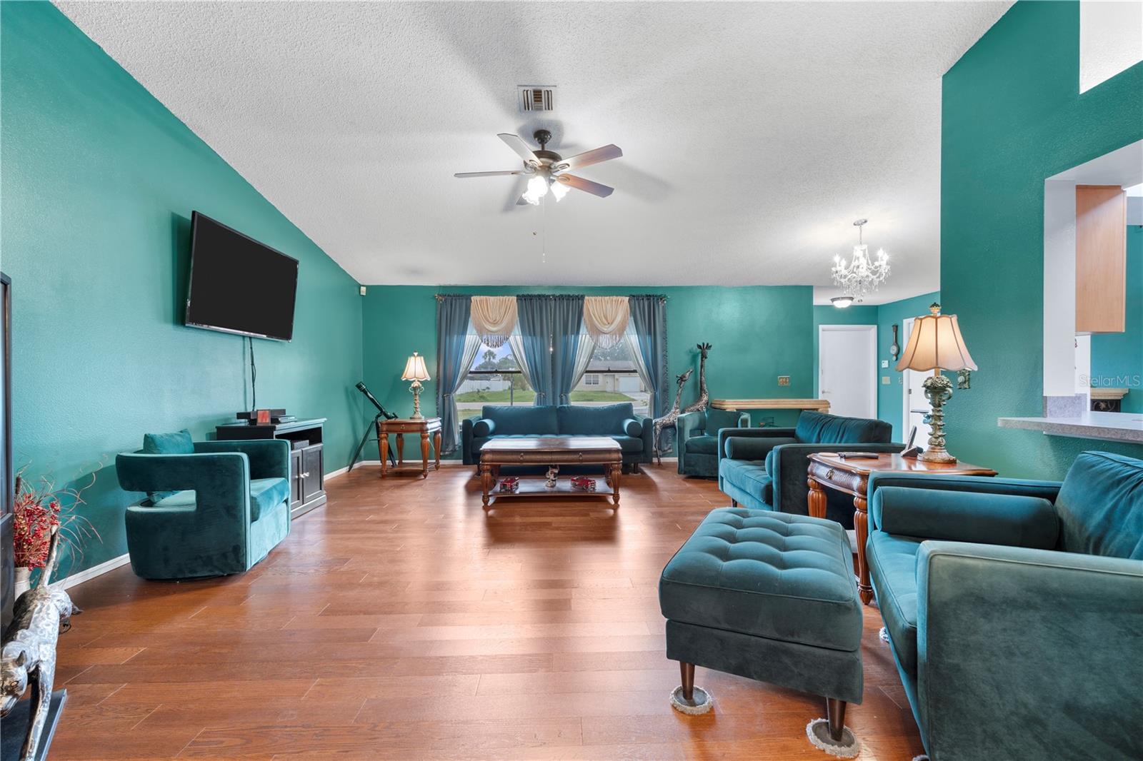 Image 10 of 37 For 1041 Salford Boulevard