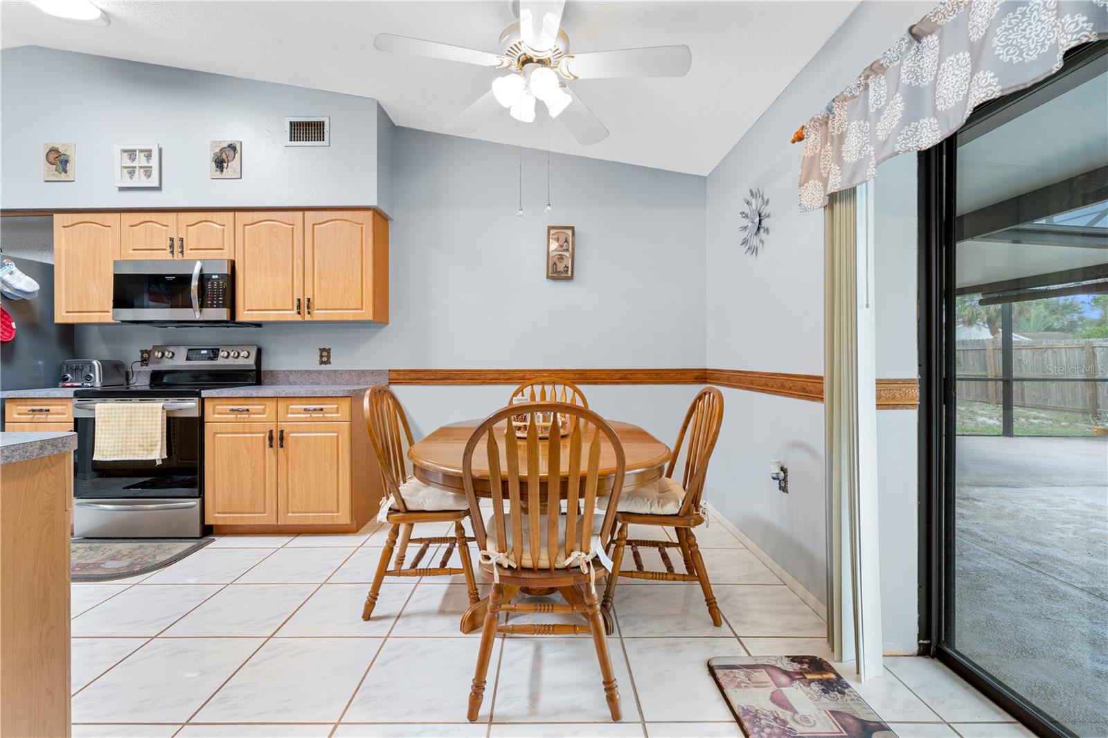Image 14 of 37 For 1041 Salford Boulevard