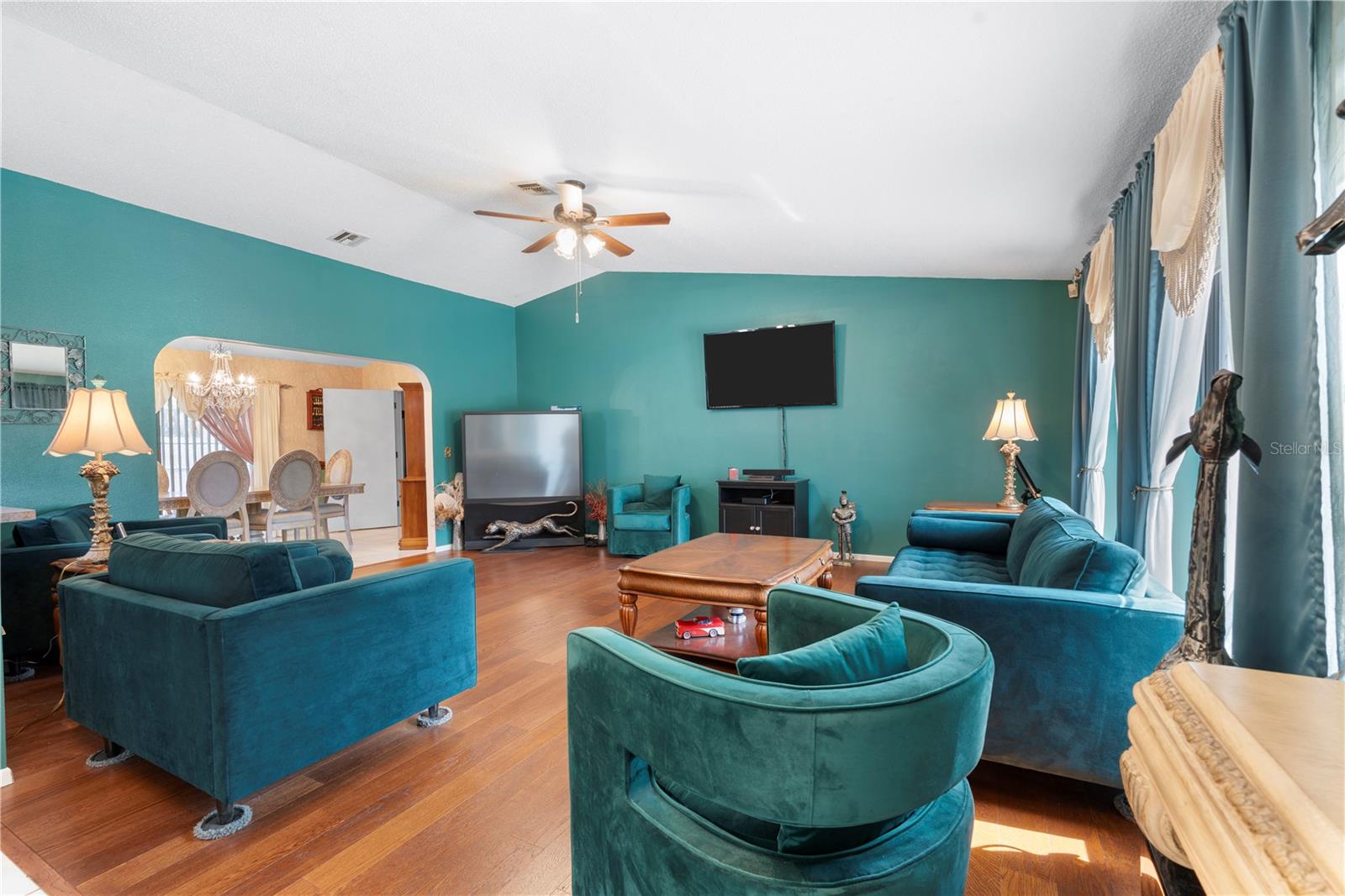 Image 8 of 37 For 1041 Salford Boulevard