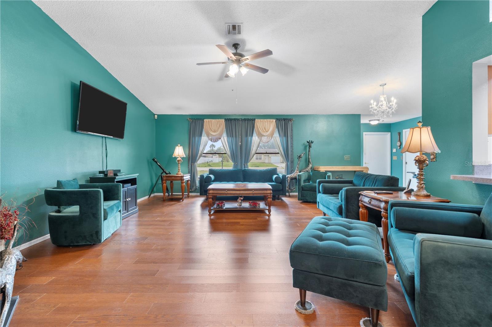 Image 9 of 37 For 1041 Salford Boulevard