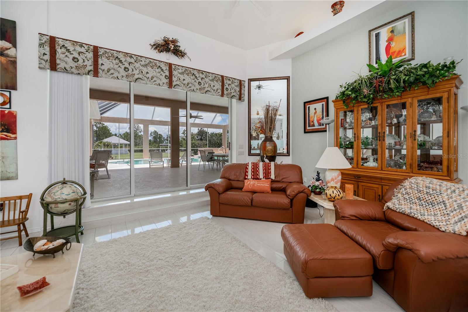 Image 12 of 84 For 17400 White Water Court