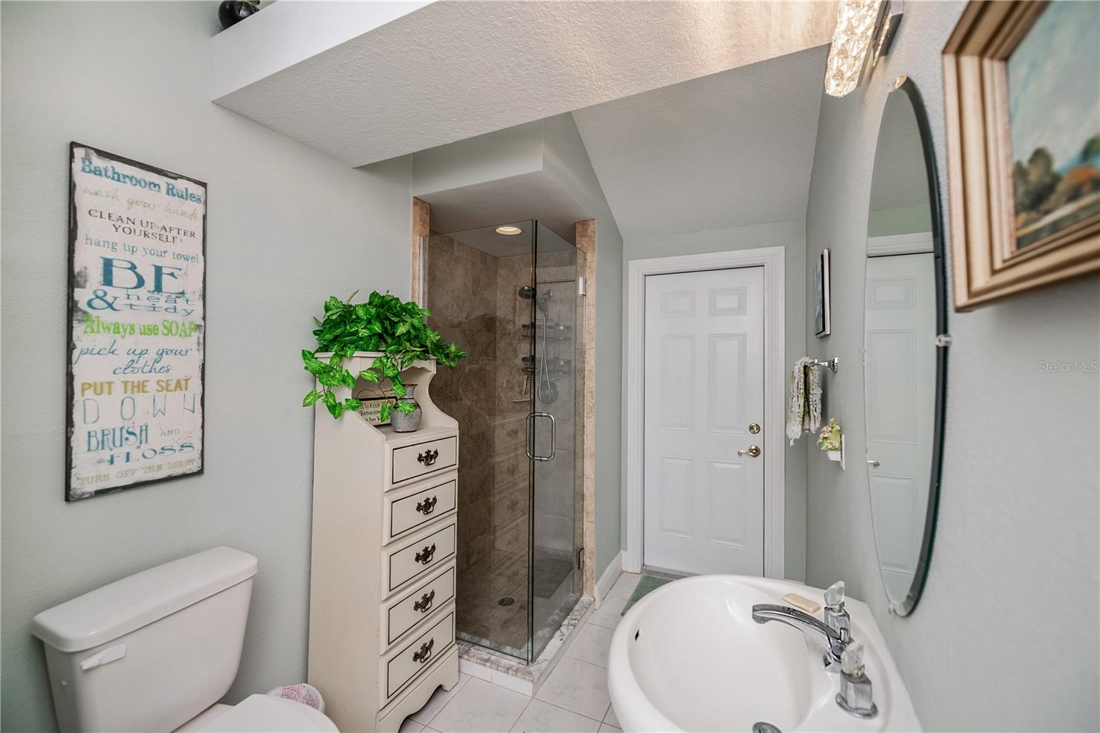 Image 33 of 84 For 17400 White Water Court