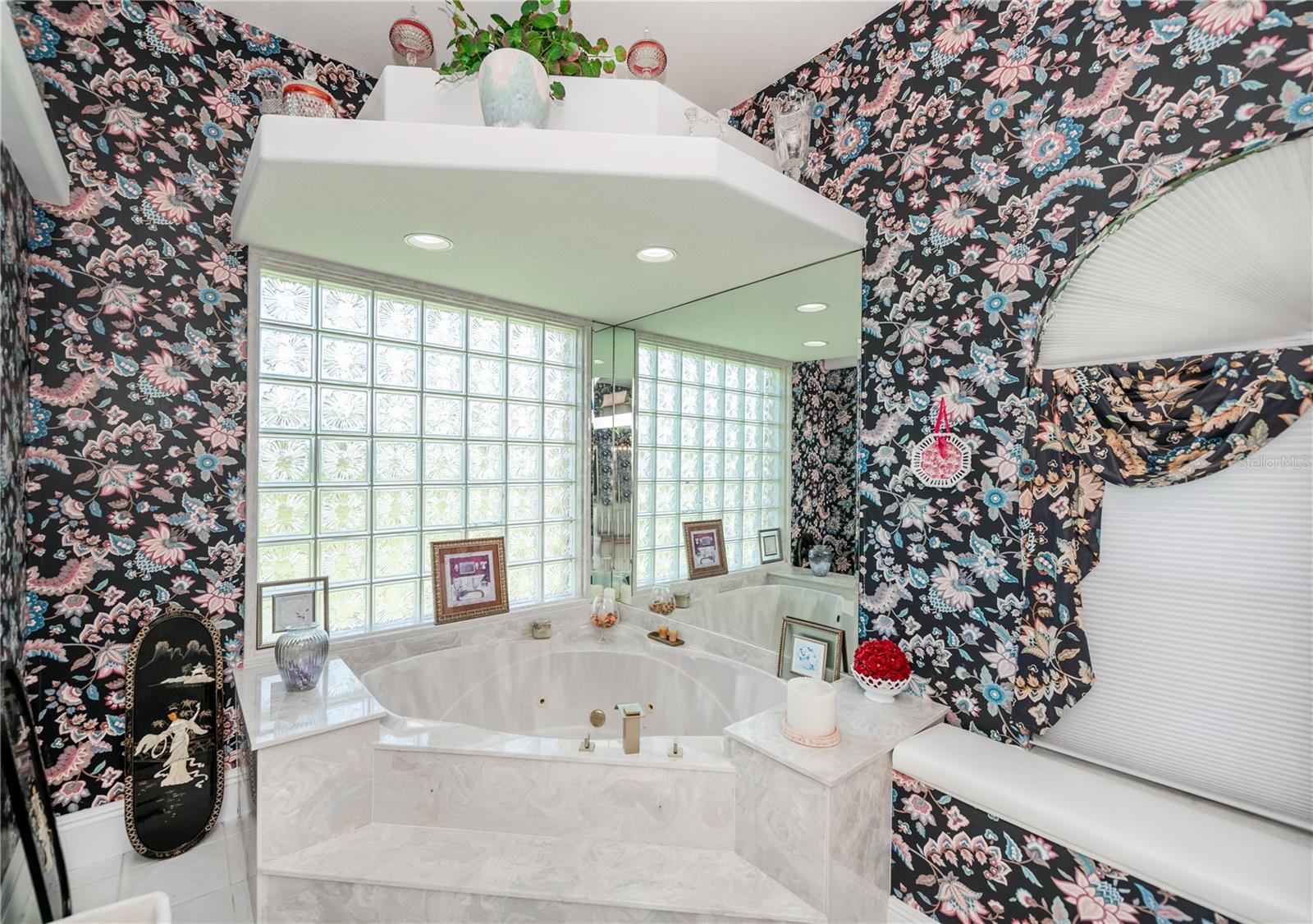 Image 41 of 84 For 17400 White Water Court
