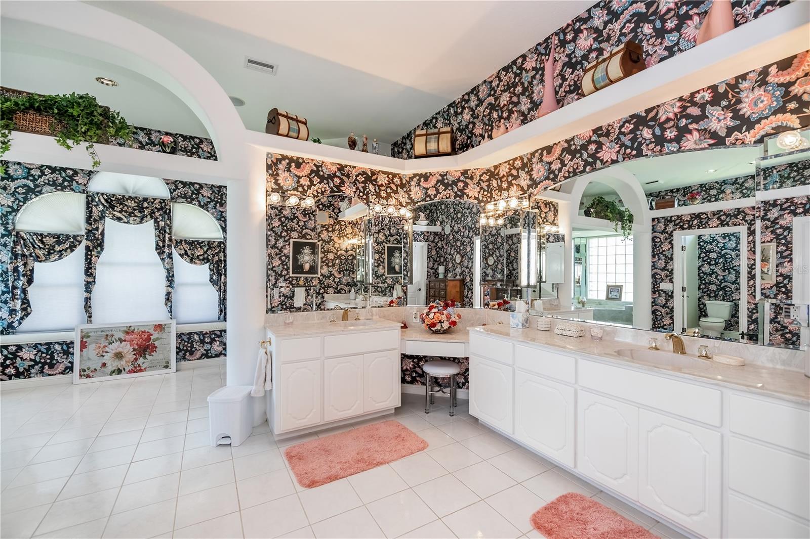 Image 42 of 84 For 17400 White Water Court