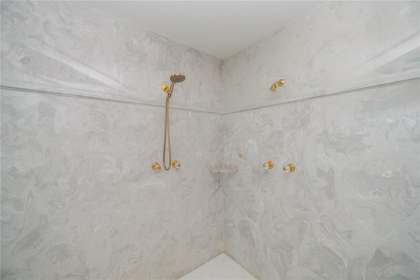 Image 43 of 84 For 17400 White Water Court