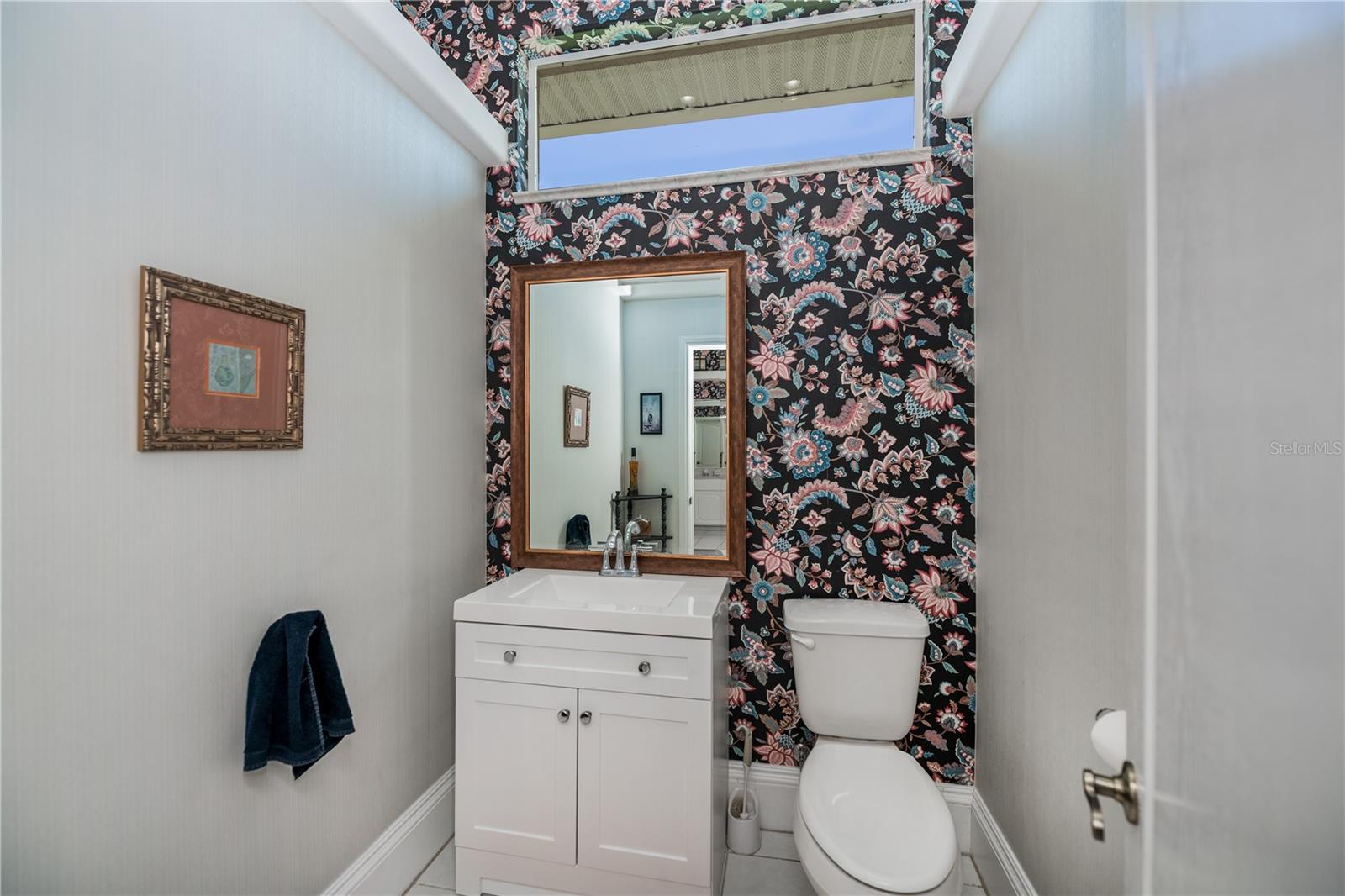 Image 45 of 84 For 17400 White Water Court